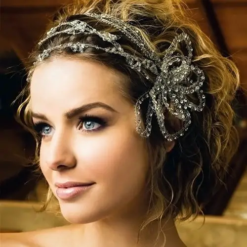 Updos For Short Hair That Will Increase The Beauty Values of Yours updos_short_hair_multi_headband_3