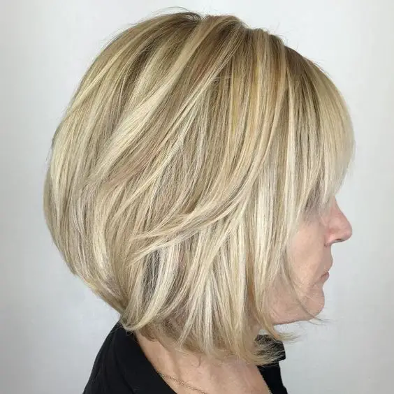 23 Popular Short Hairstyles for Women Over 40 that You Should See over_40_hairsytle_with_highlights_1