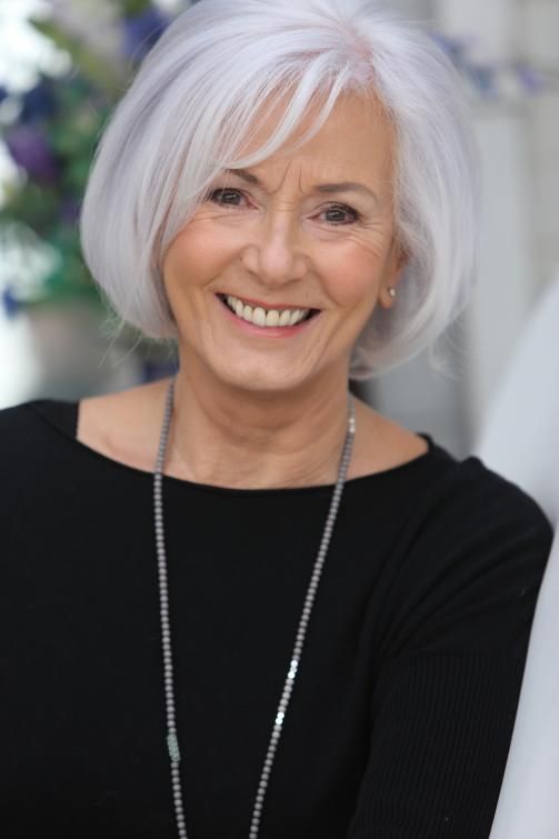 sleek rounded bob hair ideas for older women with gray hair