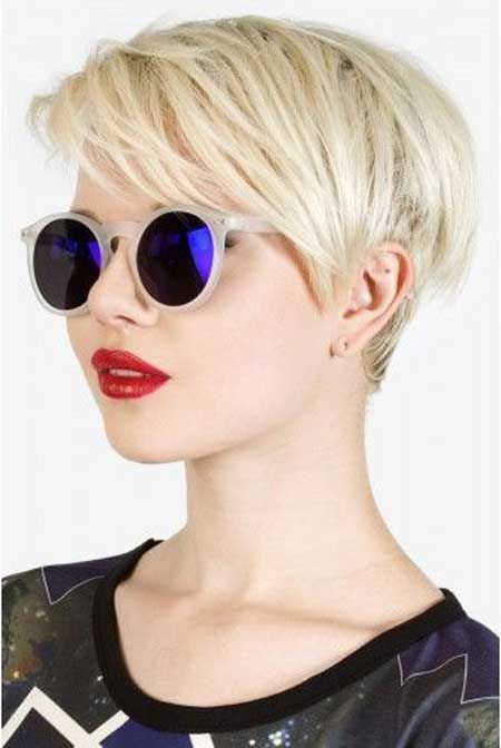 cute pixie hairstyle to make your hair look thicker