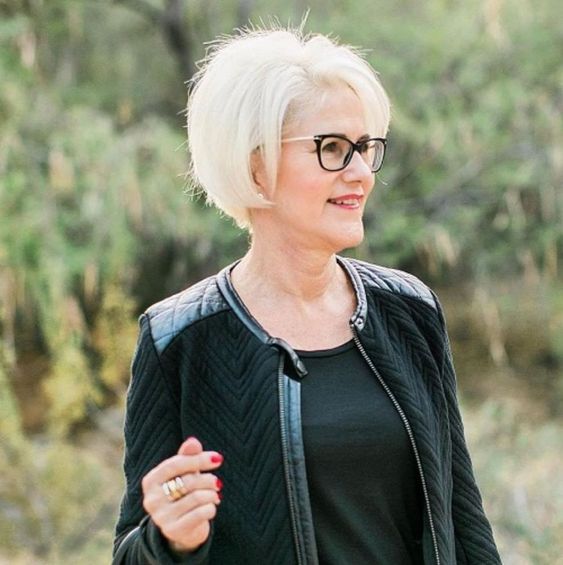 15 Recommended Short Hairstyles for Women Over 50 with Round Face Tapered-blunt-cut