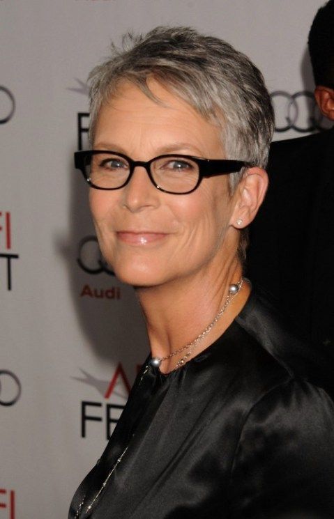 grey hairstyle that fits with any over 60 women