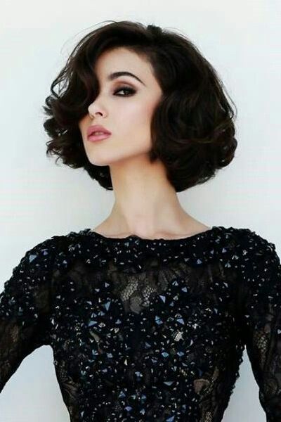 Recommended Short Curly Hairstyles for Round Face classic_bob_hairstyle_women_8