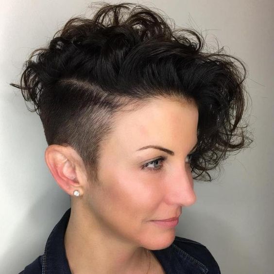 curly_undercut_hairstyle_women_7 - Elegant Natural Curly Short Haircuts