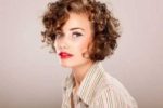 Messy Curly Hairstyle Women 3