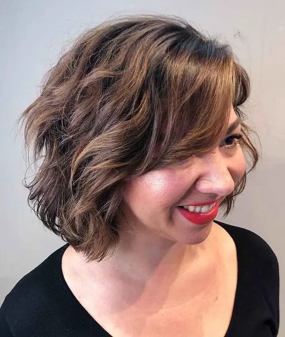20 Proper Short Hairstyles for Women Over 50 with Fine Hair Feathered-wavy-bob