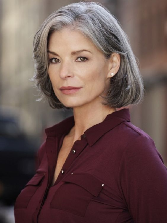 pretty gray bob hairstyle for older women