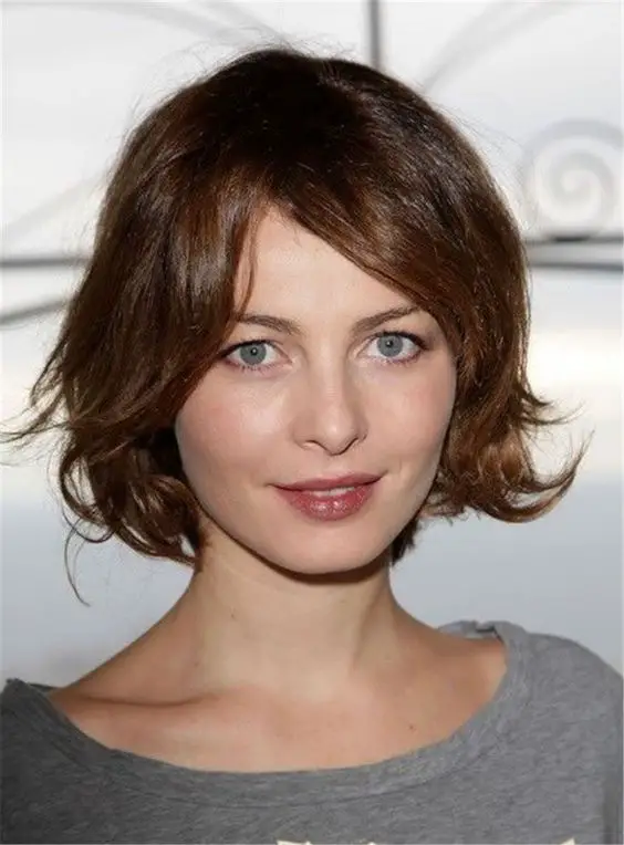 30 Charming Short Straight Hairstyles for Older Women (Updated in 2022) French-bob2
