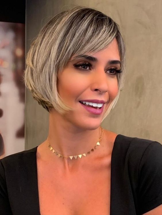 20 Appealing Short Edgy Haircuts for Women that on Trends Right Now Short-stacked-bob-with-angled-bangs
