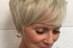 Short Wedge Haircut For Older Women Who Loves Classic Style