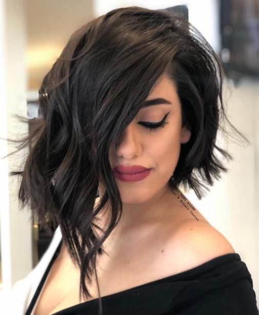 Effortless Short Layered Hairstyles for Ladies to Look Beautiful Angled-Lob-2