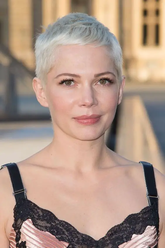 60 Excellent Short Hairstyles for Round Faces to Look Stunning Choppy-pixie