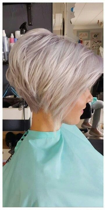 Effortless Short Layered Hairstyles for Ladies to Look Beautiful Graduated-Bob-Haircut