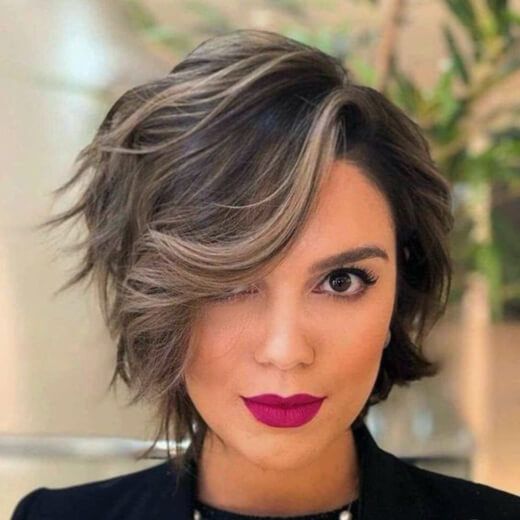 Effortless Short Layered Hairstyles for Ladies to Look Beautiful Pixie-Bob-with-Highlights-2