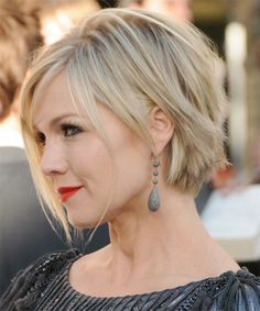 60 Excellent Short Hairstyles for Round Faces to Look Stunning Shaggy-choppy-pixie-cut