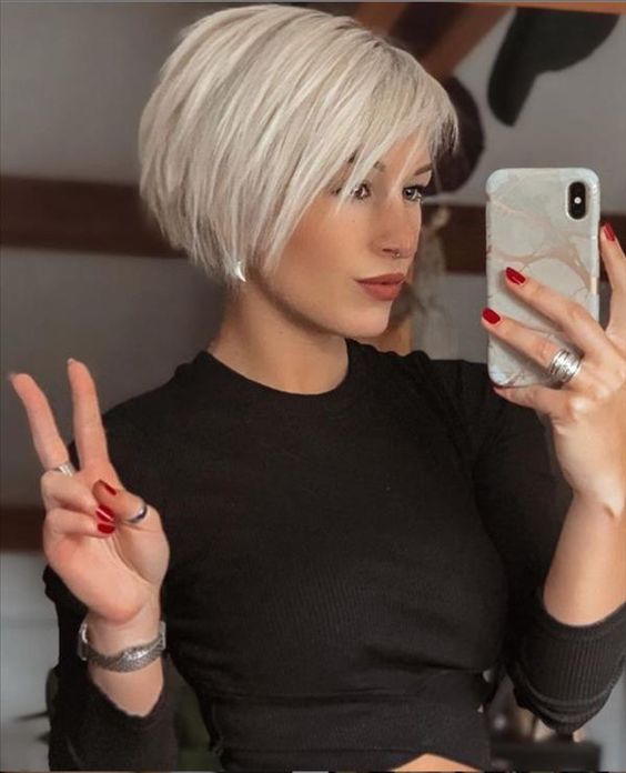 Effortless Short Layered Hairstyles for Ladies to Look Beautiful Short-Choppy-Bob