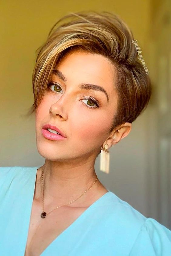 15 Sensual Short Haircut Styles for Senior Women that You Should Try Side-swept-pixie-hairstyle
