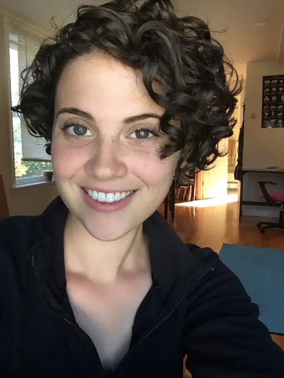 cute asymmetrical short curly haircut style that older women can try