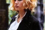 Cute Blonde Curly Bob Hairstyle That You Need To Try