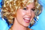 Gorgeous Messy Curly Bob Hairstyle For Over 50 Women