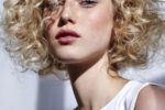 Gorgeous Side Parted Curly Bob Haircut Style That Older Women Could Try