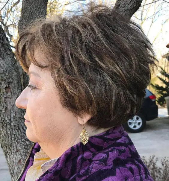 simple angled layered haircut that perfect with older women