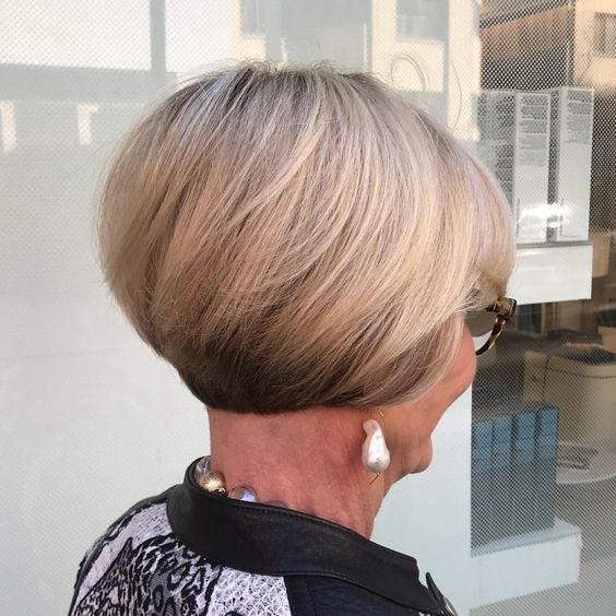 45 Short Hairstyles for Grey Hair and Glasses that Make Older Women Still Looking Stylish rounded_bob_with_stacked_nape_hairdo_3