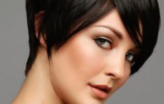 50 Beautiful Short Wedge Haircuts For Over 40 Women Yuvarlak-yuz-sekline-sahip-hanimlar-icin-kisa-sac-modelleri-235x150