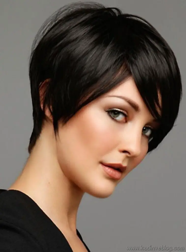 Classic Short Wedge 5 - 50 Beautiful Short Wedge Haircuts For Over 40 Women
