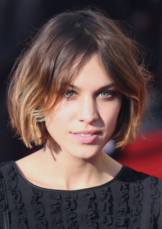 100 Flattering Short Hairstyles for Women Over 50 with Fine Hair (2022) Chin-length-mid-parted-bob