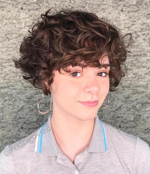 100 Flattering Short Hairstyles for Women Over 50 with Fine Hair Curly-wedge-haircut-2