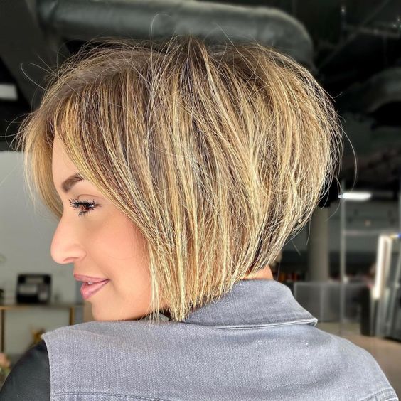 100 Flattering Short Hairstyles for Women Over 50 with Fine Hair Inverted-bob