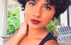 8 Best Short Curly Hairstyles That Never Gets Old 9464e41b0185a57e95697f56587e915e-235x150