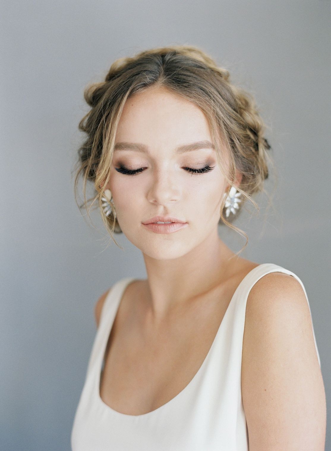 5 Top Wedding Hairstyles for Short Hair that Looks Perfect for Everyone 8f10c2642b593f7083aa4f5de7a1da2f