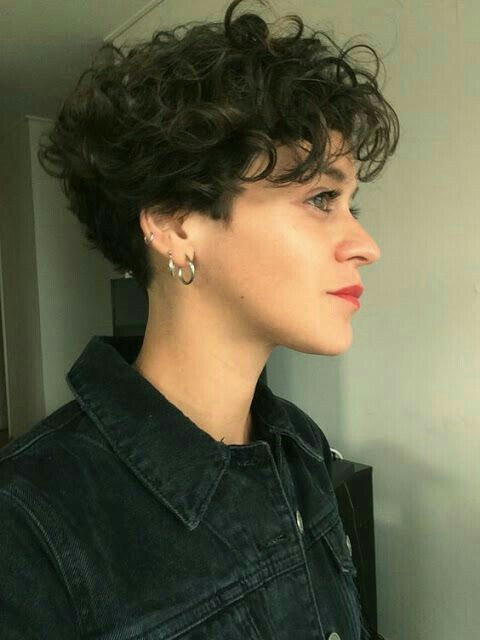 Types of Wedge Haircut Style that Perfect for 2020 and Beyond Curly-wedge