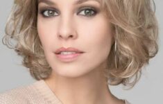 The Best Hairstyles for Women with Short Wavy Hair in 2020 classic-short-wavy-bob-8-235x150