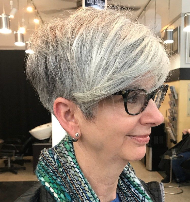 Short hairstyles for over 50 women with glasses